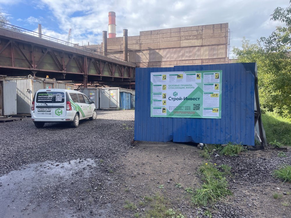 Банер на территории строительного городка
